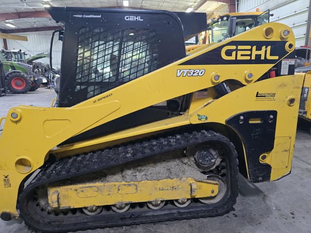 Image of Gehl VT320 equipment image 2