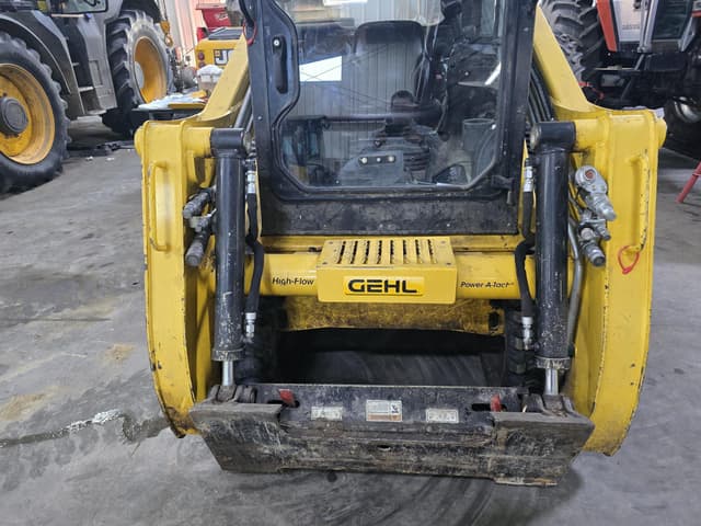 Image of Gehl VT320 equipment image 3