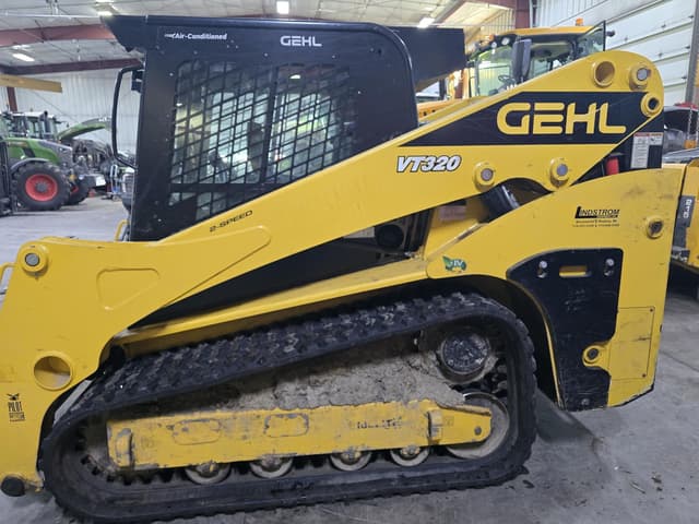Image of Gehl VT320 equipment image 2