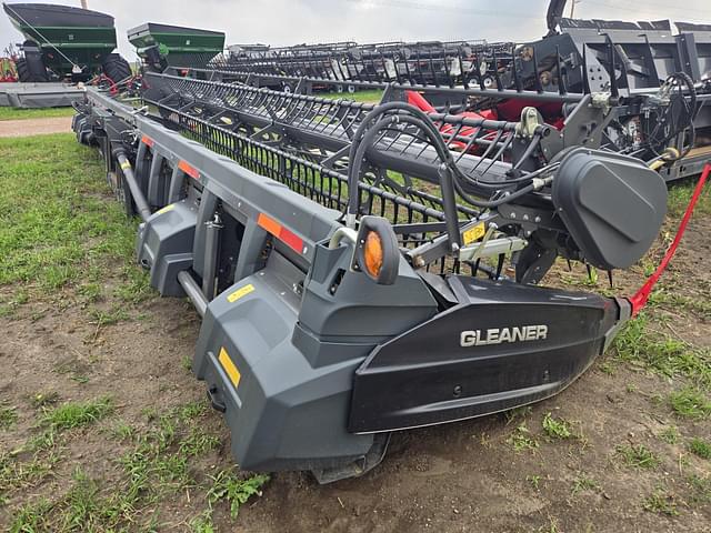Image of Gleaner 9335 equipment image 1