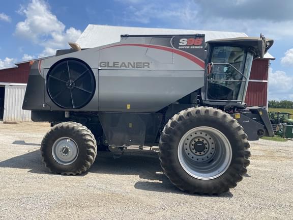 Image of Gleaner S96 equipment image 2