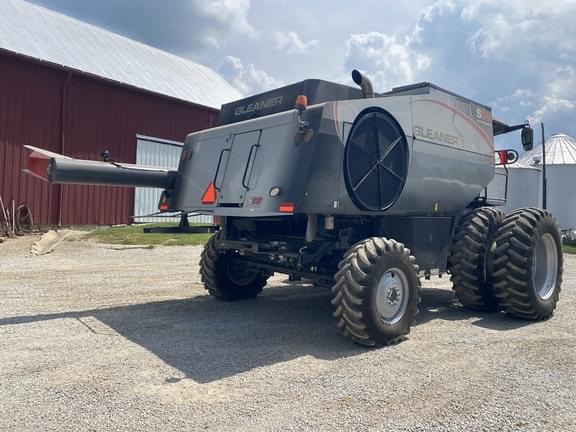 Image of Gleaner S96 equipment image 3