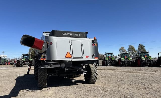 Image of Gleaner S97 equipment image 4