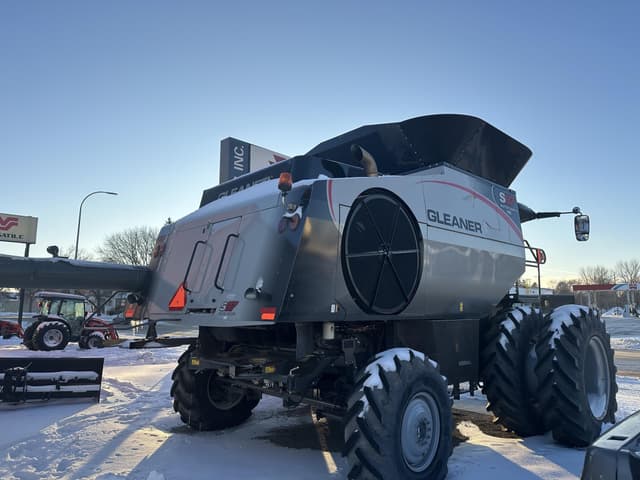 Image of Gleaner S97 equipment image 2