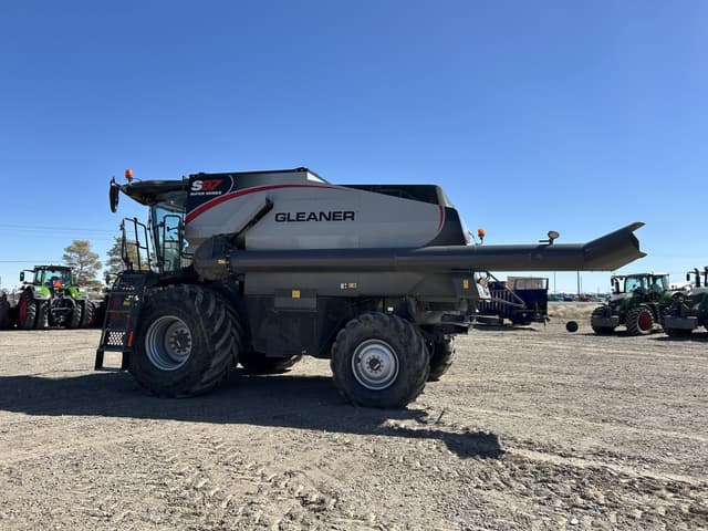 Image of Gleaner S97 equipment image 3