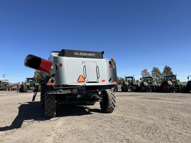 Image of Gleaner S97 equipment image 4