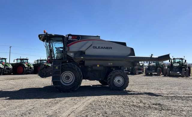 Image of Gleaner S97 equipment image 2