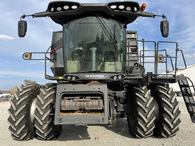 Image of Gleaner S98 equipment image 2