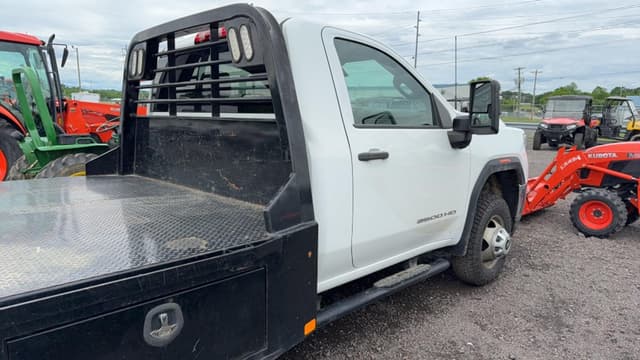 Image of GMC 3500HD equipment image 4