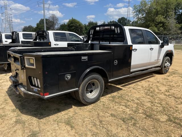 Image of GMC 3500HD equipment image 2