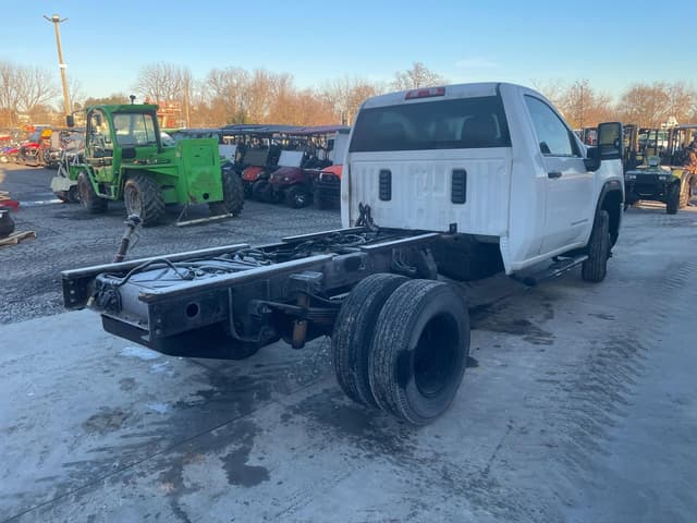 Image of GMC 3500HD equipment image 2