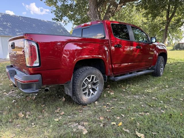 Image of GMC Canyon equipment image 4