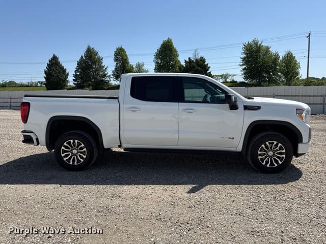 Image of GMC Sierra equipment image 3
