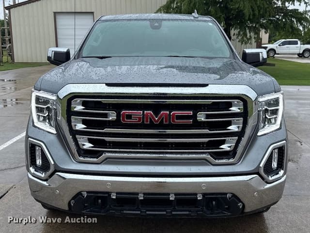 Image of GMC Sierra 1500 equipment image 1