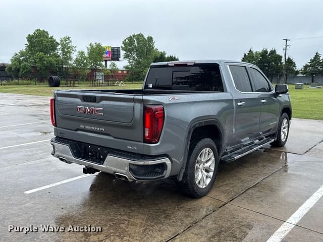 Image of GMC Sierra 1500 equipment image 4