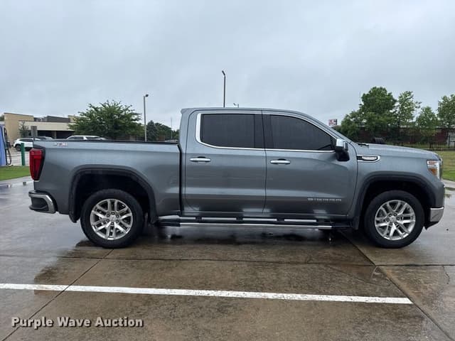 Image of GMC Sierra 1500 equipment image 3