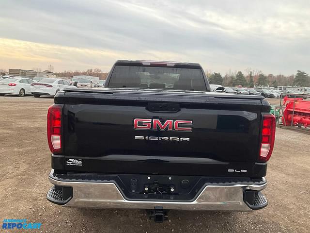 Image of GMC Sierra 1500 equipment image 3