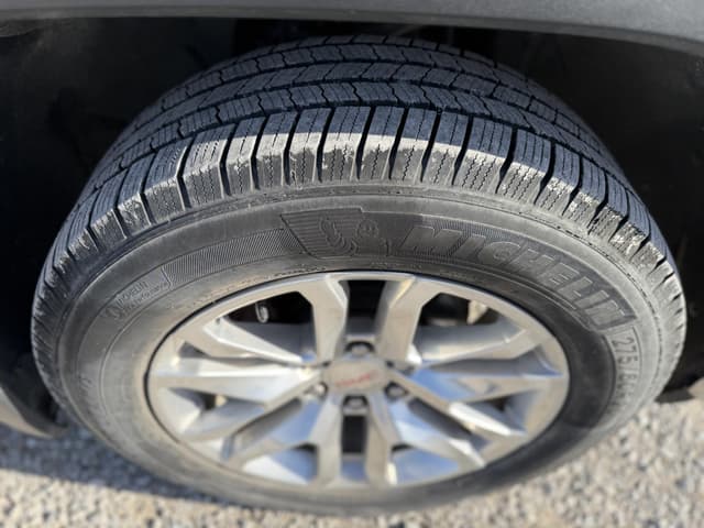 Image of GMC Sierra 1500 equipment image 3