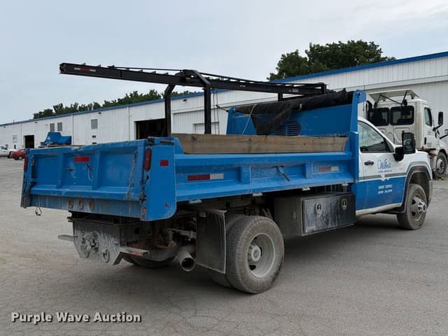Image of GMC 3500HD equipment image 4