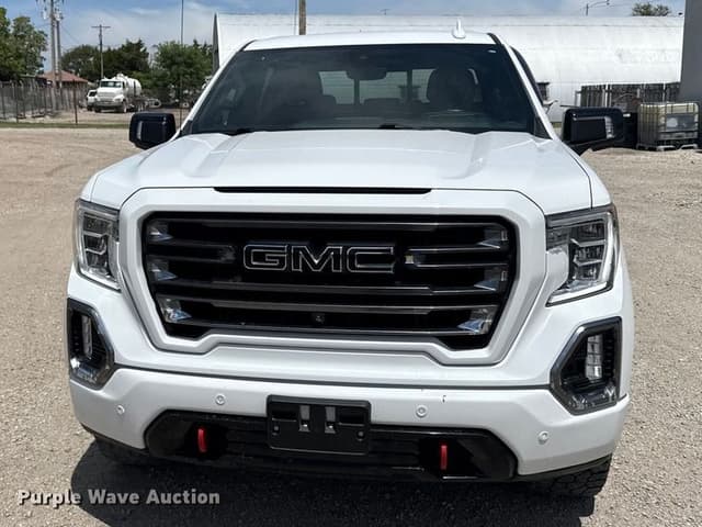 Image of GMC Sierra equipment image 1