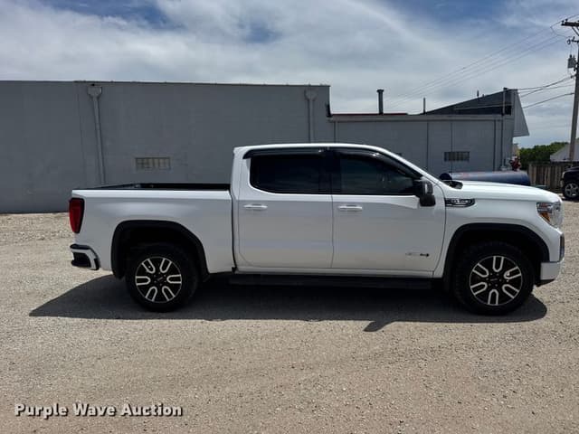 Image of GMC Sierra equipment image 3