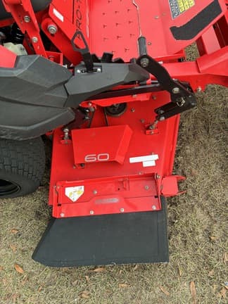 Image of Gravely Pro-Turn 660 equipment image 4