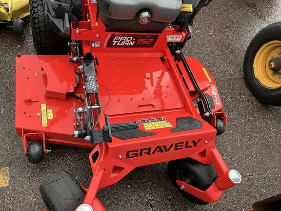 Image of Gravely Pro-Turn 152 equipment image 1