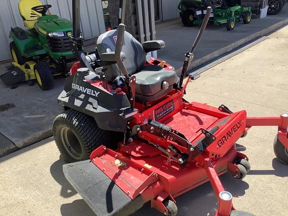 Image of Gravely Pro-Turn 260 equipment image 2