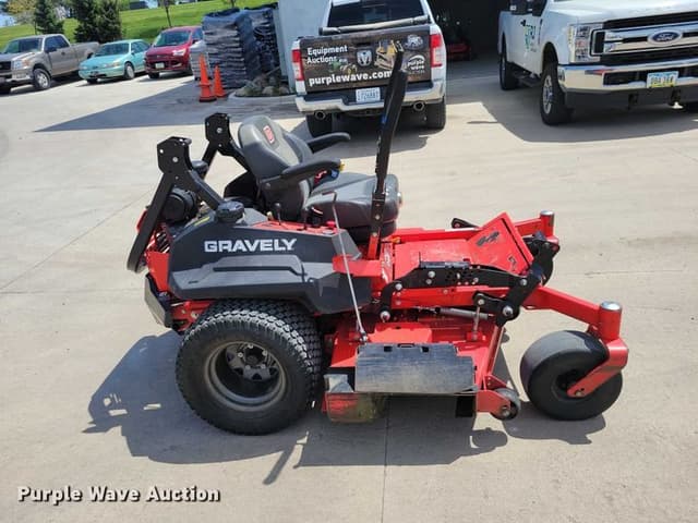 Image of Gravely Pro-Turn 260 equipment image 3