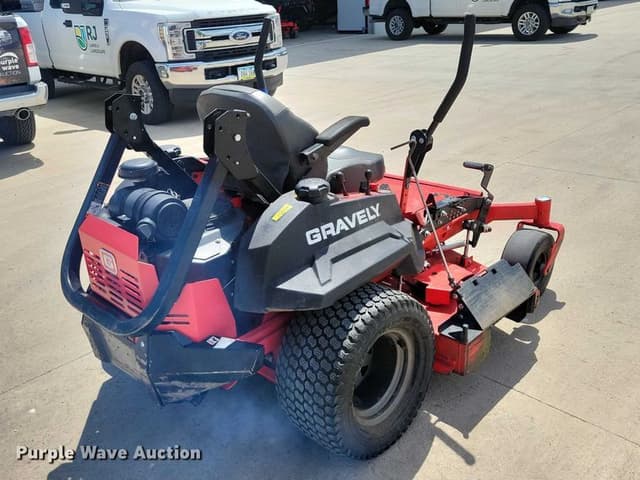 Image of Gravely Pro-Turn 260 equipment image 4