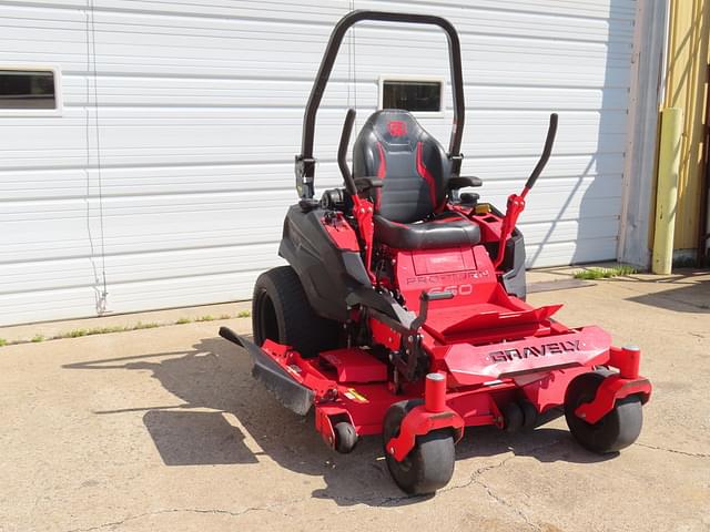 Image of Gravely Pro-Turn 660 equipment image 2