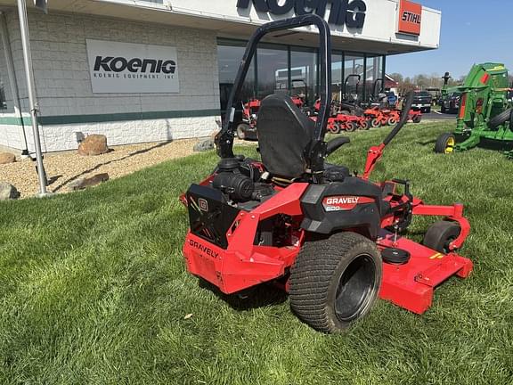 Image of Gravely Pro-Turn 672 equipment image 4