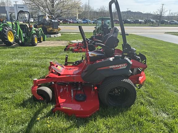 Image of Gravely Pro-Turn 672 equipment image 2