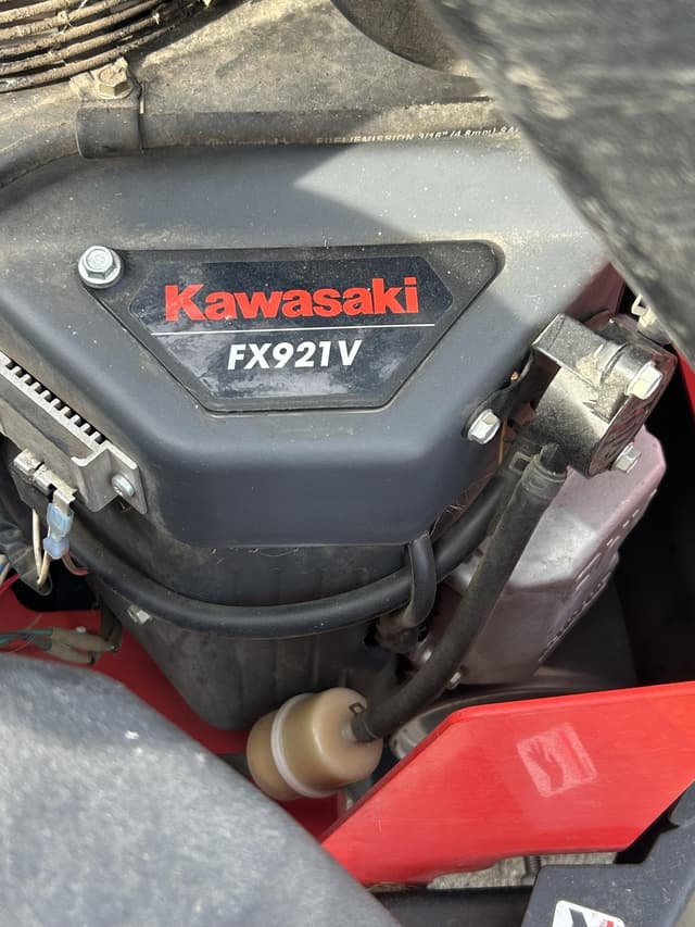 Image of Gravely  Pro Turn 272 equipment image 3