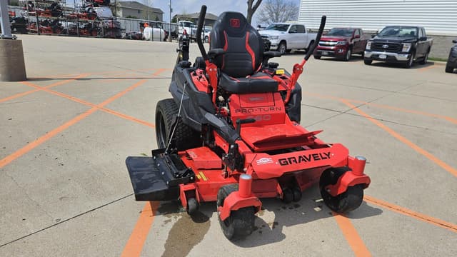 Image of Gravely Pro-Turn 660 equipment image 2