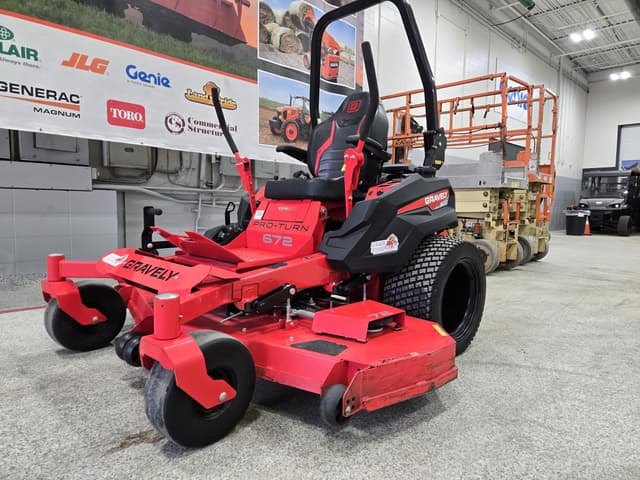 Image of Gravely Pro-Turn 672 equipment image 2