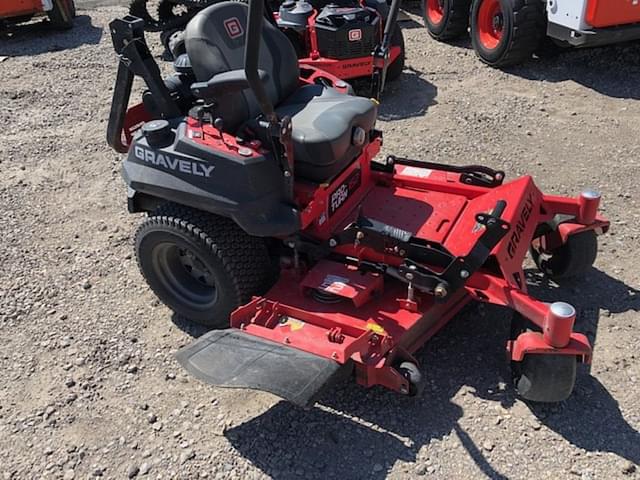 Image of Gravely Pro-Turn 152 equipment image 1