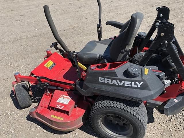 Image of Gravely Pro-Turn 152 equipment image 3