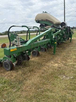 2021 Great Plains PL5200 Equipment Image0