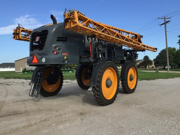 Image of Hagie STS12 equipment image 3