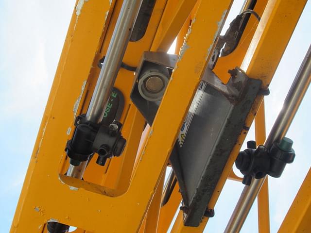 Image of Hagie STS12 equipment image 4