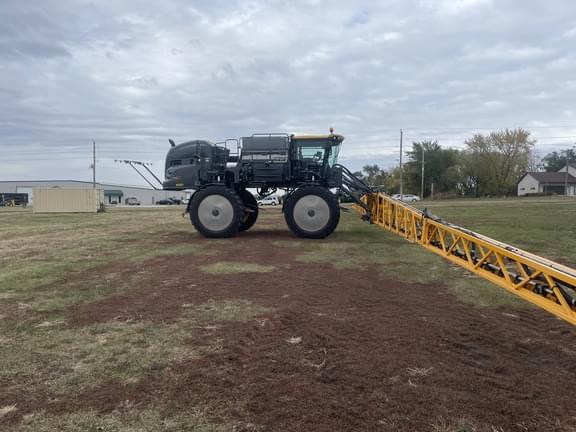 Image of Hagie STS12 equipment image 2