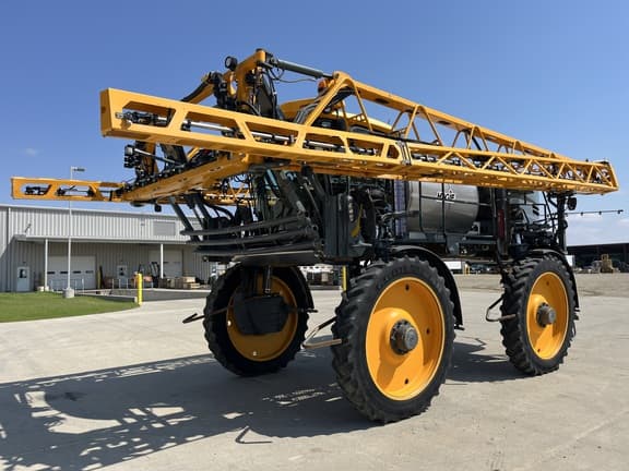 Image of Hagie STS12 equipment image 2