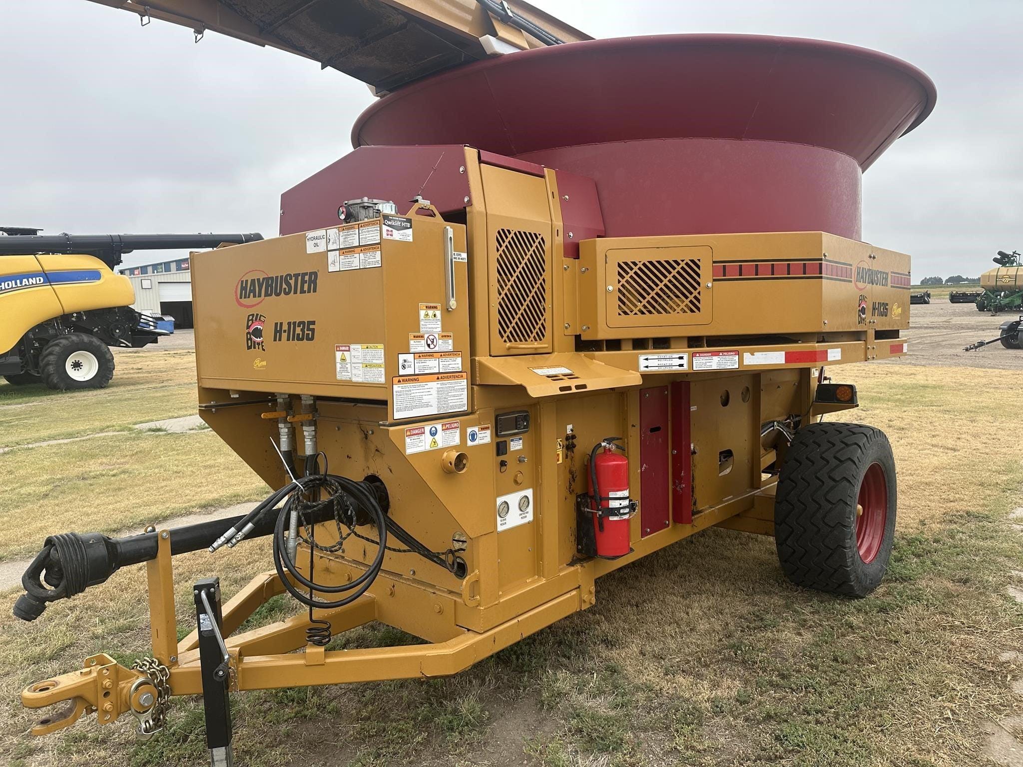2021 Haybuster H-1135 Equipment Image0