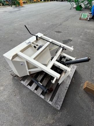 2021 Herd Sure-Feed 550 Equipment Image0