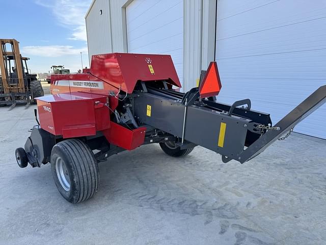 Image of Massey Ferguson Hesston 1840 equipment image 2