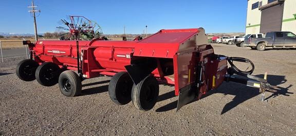 2021 Hiniker 5620 Equipment Image0