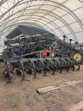 2021 Hiniker 6500 Equipment Image0