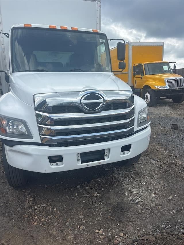 Image of Hino 268 equipment image 2