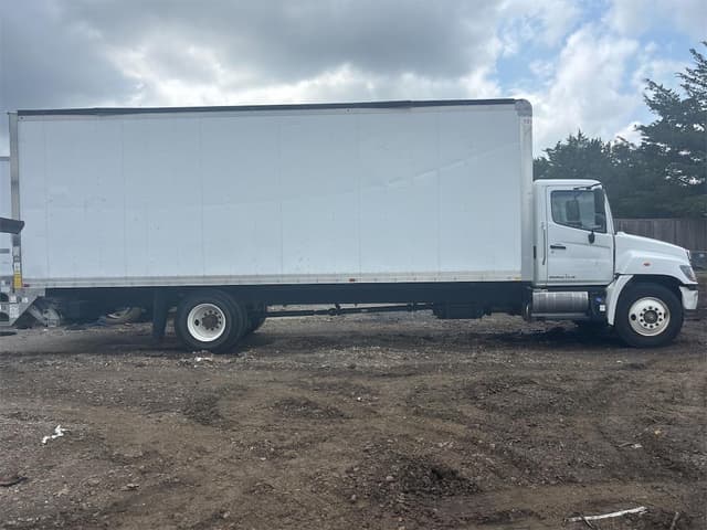 Image of Hino 268 equipment image 3
